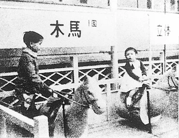 Nakamura Manufacturing Ltd. established in Ikegami, Ota-ku, Tokyo (President: Masaya Nakamura). Capital: ¥300,000. Started in the amusement business with the installation of two children’s mechanical horse rides on the rooftop of a department store in Yokohama.