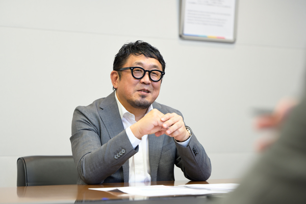 NOBUHIKO MOMOI