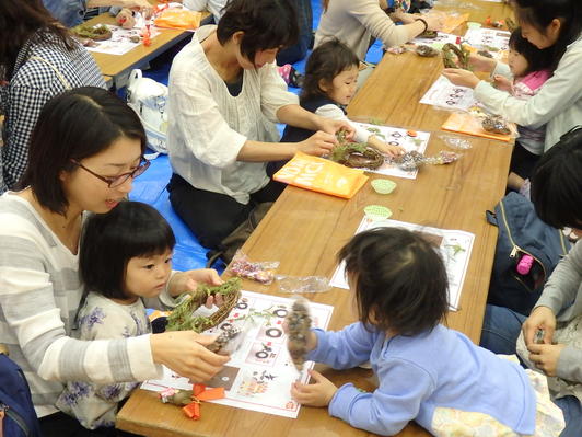 福島県郡山市と会津若松市の子ども達とリース作りとダンスを行いました。