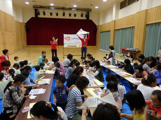 福島県郡山市の子ども達とカード作りとダンスを行いました。