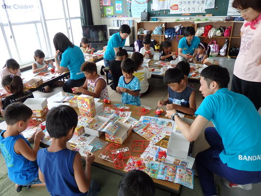宮城県石巻市と東松島市の子ども達とプラモデル作りを行いました。
