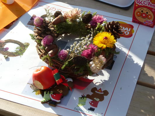 岩手県陸前高田市で子ども達とクリスマスリース作りを行いました。